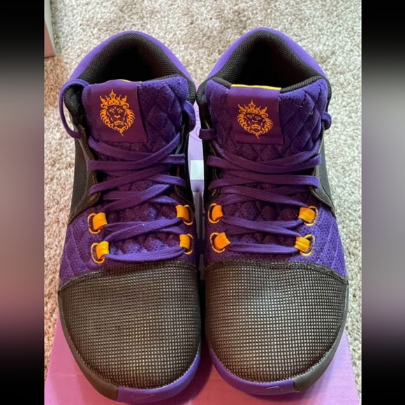 LeBron Witness VIII - Picture 1 of 4